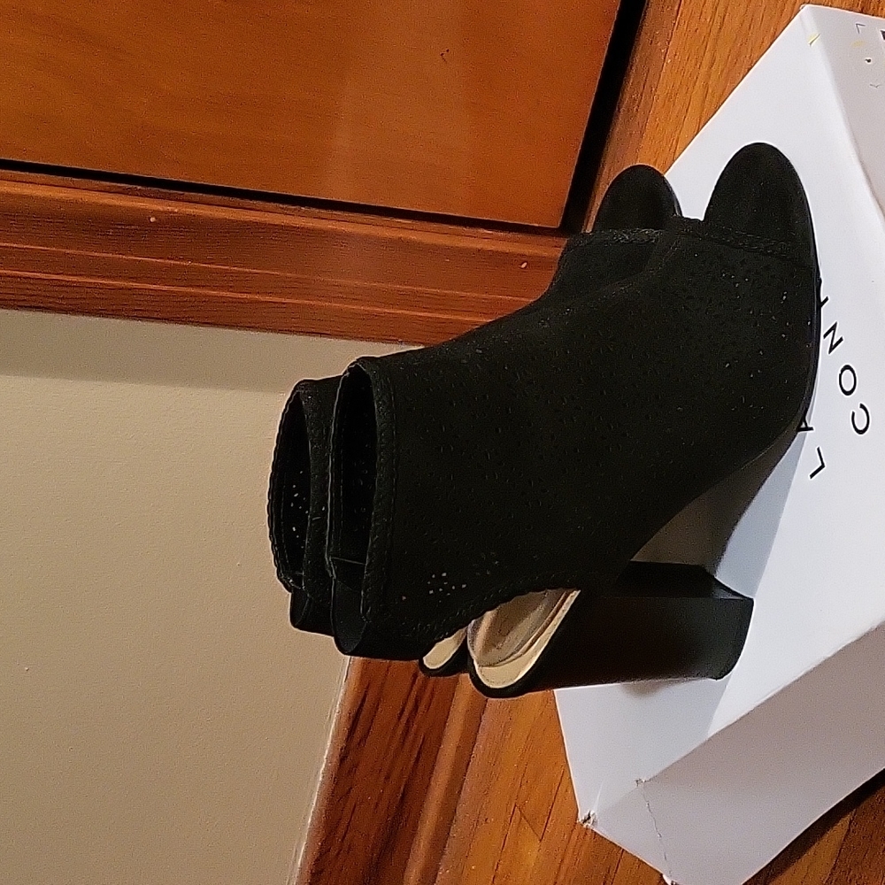 LC Lauren Conrad womens 9.5 shoes.